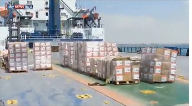 وصول سفينة إغاثة إماراتية جديدة إلى عدن تحمل كميات من المواد الغذائية والطبية