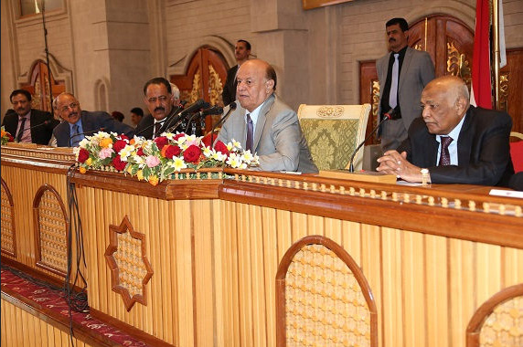 الرئيس هادي أُثناء اللقاء الموسع الذي أعلن فيه المبادرة الرئاسية