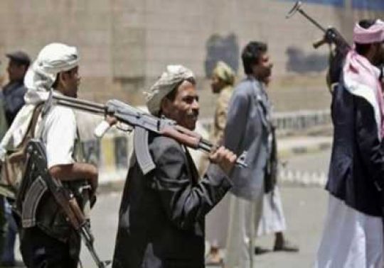الحوثيون يسلحون سكان صنعاء استعدادا للمعركة المرتقبة