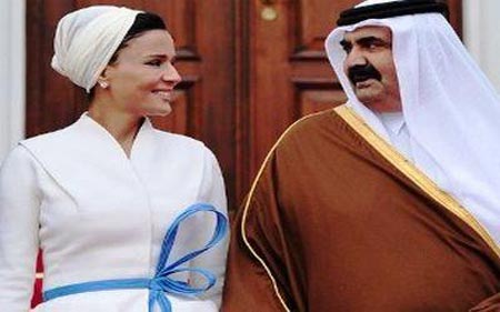 كيف اصبحت الشيخة موزة الحاكمة الاولى في قطر؟