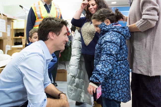 رئيس وزراء كندا مع المهاجرين