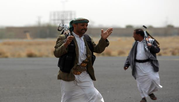 الحوثيون يقتطعون من رواتب الموظفين لصد 