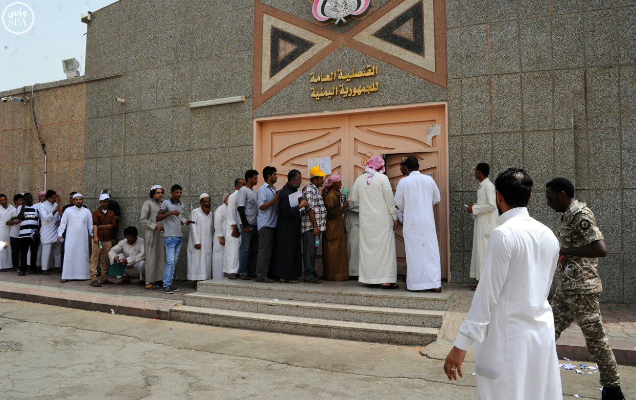 القنصلية اليمنية تحول ملفات 100 ألف مخالف من رعاياها للسلطات السعودية