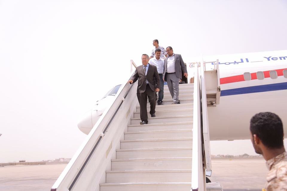 بن دغر يصل العاصمة عدن والرئيس هادي يلغي رحلته قبل إقلاع الطائرة بساعات