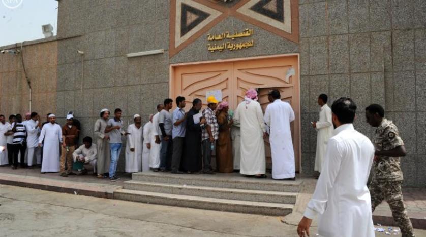 الأسيدي يكشف عن رسوم غير قانونية تفرضها السفارة اليمنية في الرياض على المغتربين