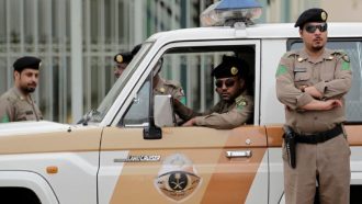 الإطاحة بسعوديين اعتدوا بالضرب المبرح على مقيم يمني في مكة
