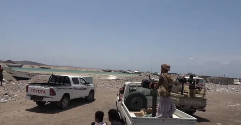 قوات باب المندب تمنع دخول قارب يحمل أشخاص مشتبهين بكورونا إلى اليمن