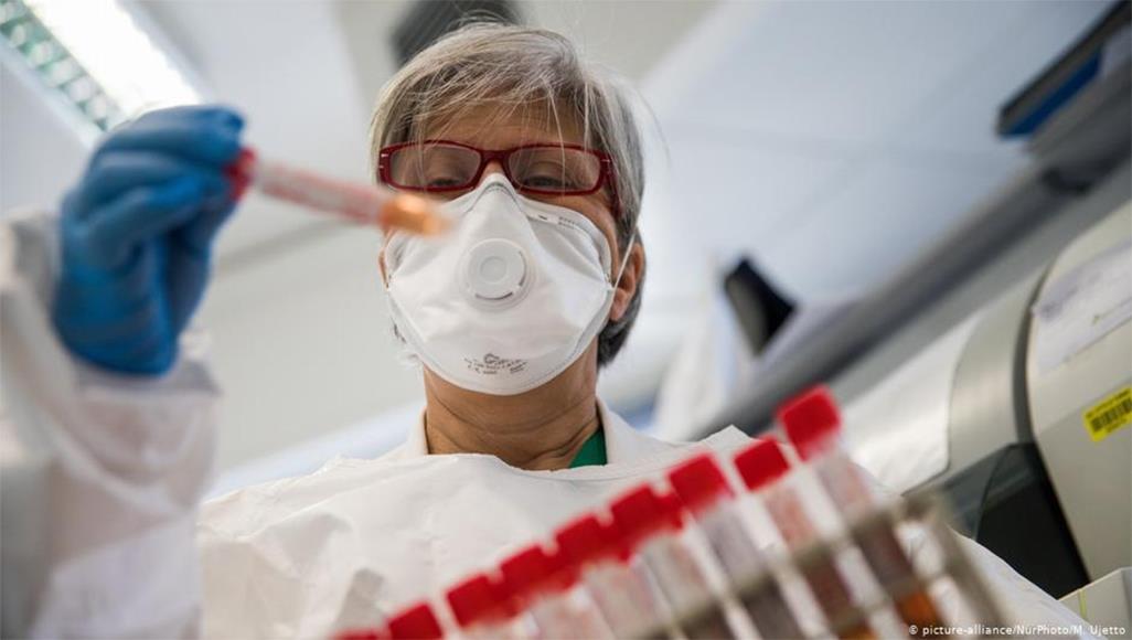 إيران تعلن إنتاج عقار لعلاج مرضى فيروس كورونا