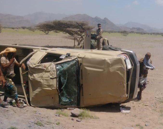 حادث سير تعرض له طقم عسكري في طريق راس عمران غرب عدن