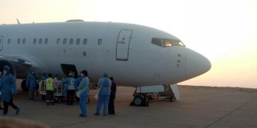 في رحلة خاطفة ..طائرة تصل إلى جزيرة سقطرى والحكومة تكشف ما حدث (صورة) 