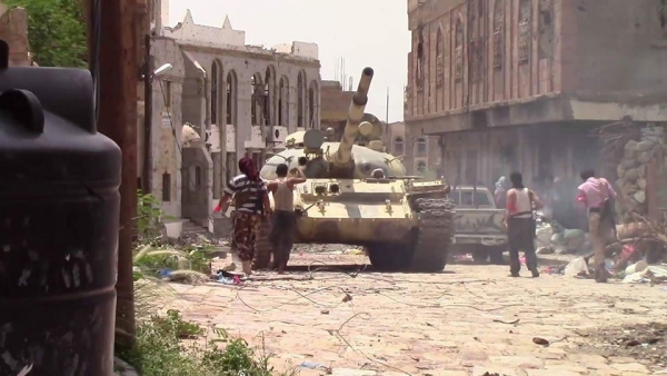 تعز ..قوات الجيش تهاجم مواقع الحوثيين في الجبهة الغربية تزامناً مع هجومٍ لهم شرق المدينة