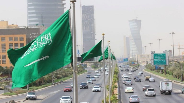 السعودية تعفي الوافدين من دفع الرسوم لمدة ثلاث سنوات