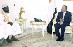 الرئيس يؤكد حرص اليمن على تحقيق الأمن والاستقرار في الصومال