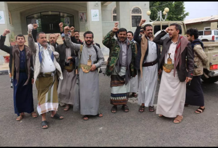 ظهور علي عبدالله صالح مع قيادات حوثية ومشايخ قبلية في صنعاء 