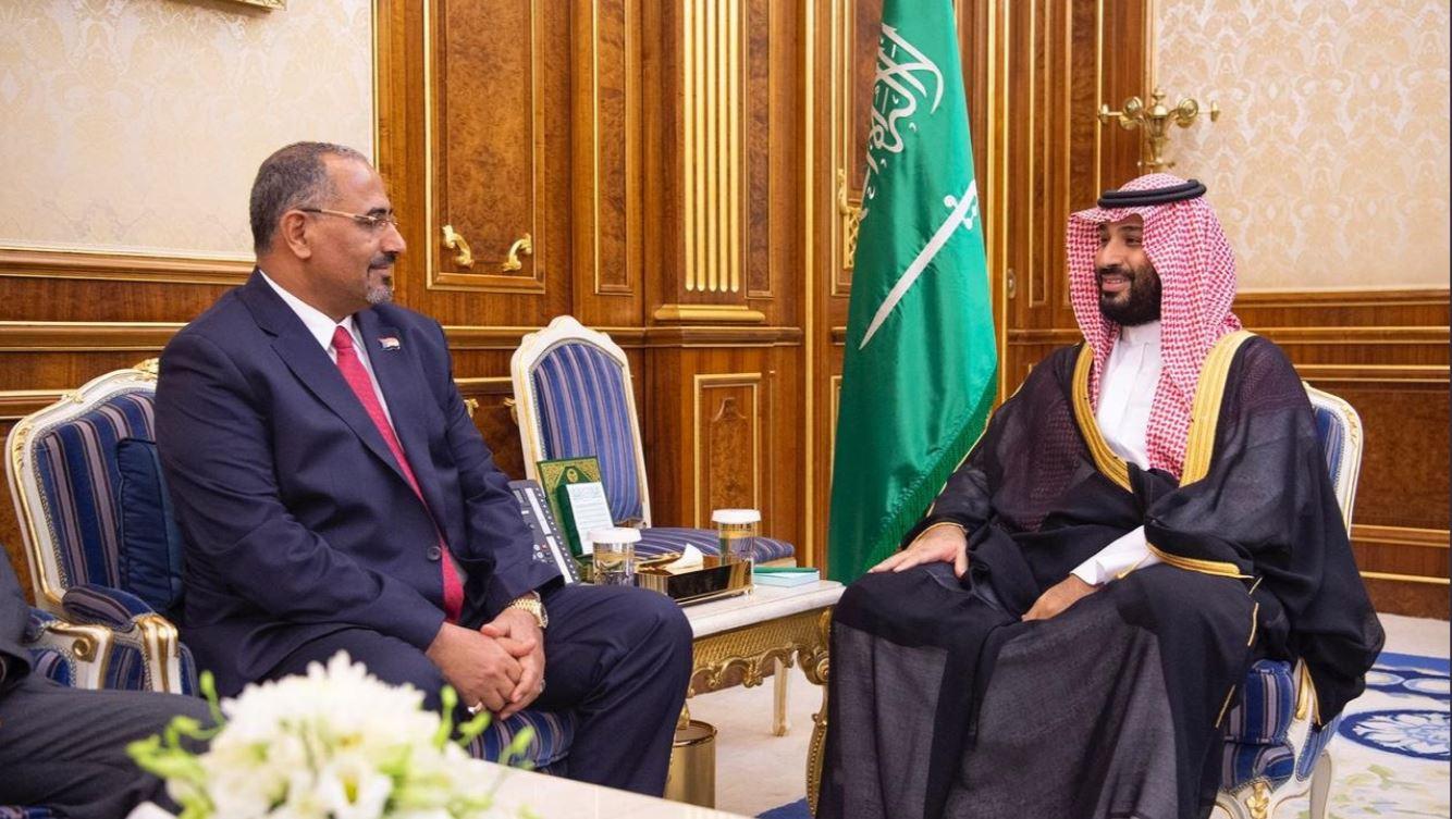 رئيس الانتقالي إلى الرياض بدعوة رسمية