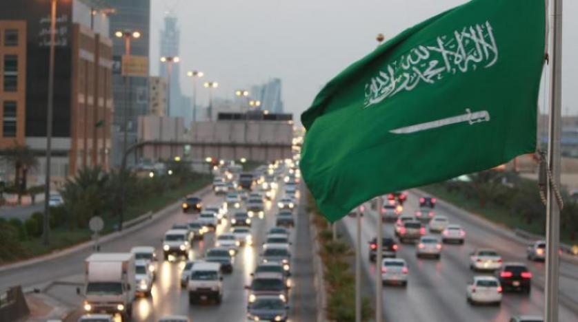 السعودية تفرض 300 ريال رسوم لتمديد الزيارة
