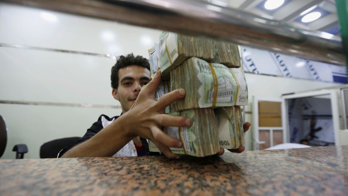 حكومة الحوثيين توجه بصرف نصف راتب قبل عيد الأضحى