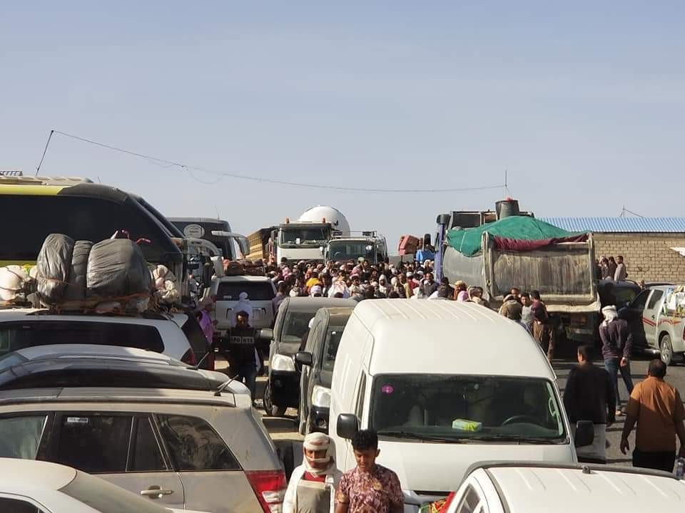 الحوثيون يعلنون منع دخول المواطنين إلى مناطق سيطرتهم ويتوعدون المهربين