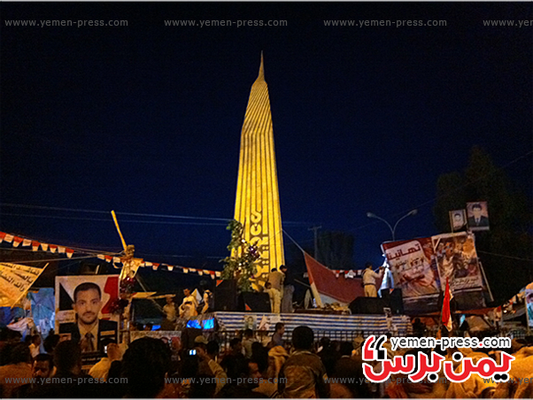 ساحة التغيير يوم أمس مساءاً في صنعاء المطالبه برحيل نظام صالح عن