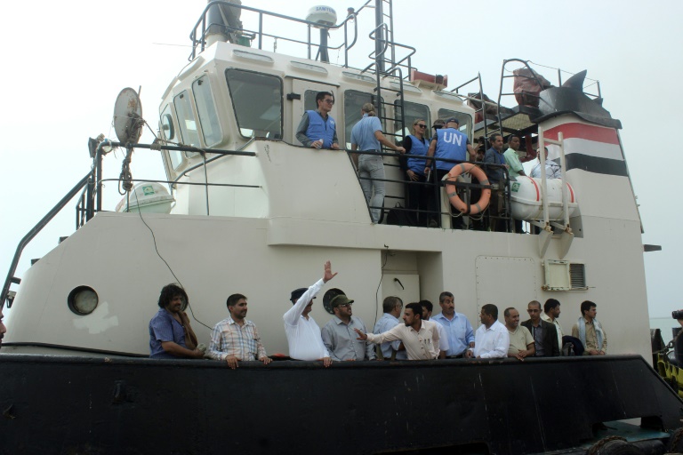 ضباط الارتباط الحكوميين يغادرون الحديدة بعد احتجاز الحوثيين سفينة أممية