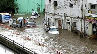 الأمم المتحدة: فيضان عدن تسبب بأضرار لـ 400 أسرة نازحة