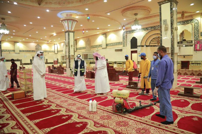 السعودية تستعد غدا لفتح 90 ألف مسجد أمام المصلين (صور)