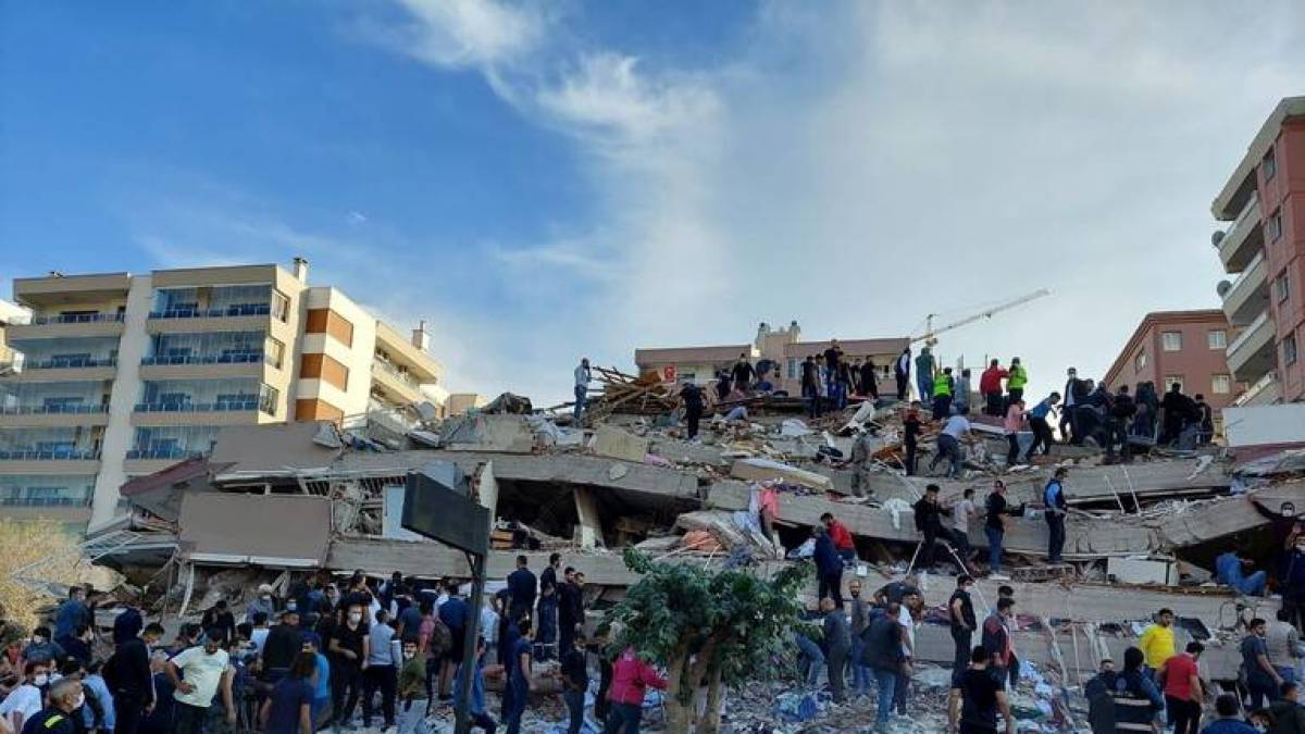 تركيا.. ارتفاع عدد ضحايا زلزال أزمير إلى 430 قتيل وجريح 