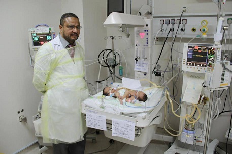 «التوأم السيامي اليمني» يتلقيان العلاج في مدينة الملك فهد الطبية بالرياض