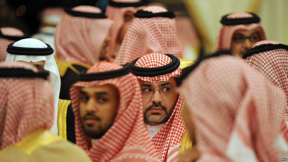 سعوديون يتهمون سوريين مقيمين بتشكيل دولة داخل مملكتهم ويغردون #السعودية_للسعوديين