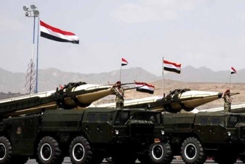 استعراض عسكري للقوة الصاروخية اليمنية في ميدان السبعين بصنعاء (أ