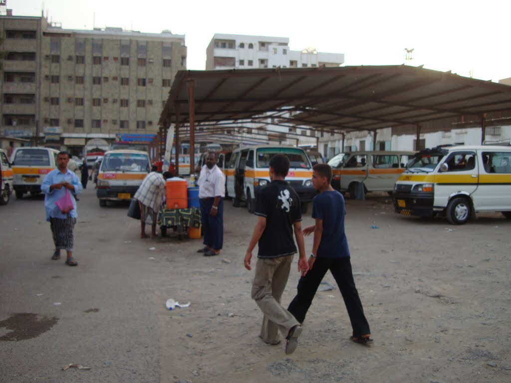فرزة باصات نقل عامه في مدينة عدن