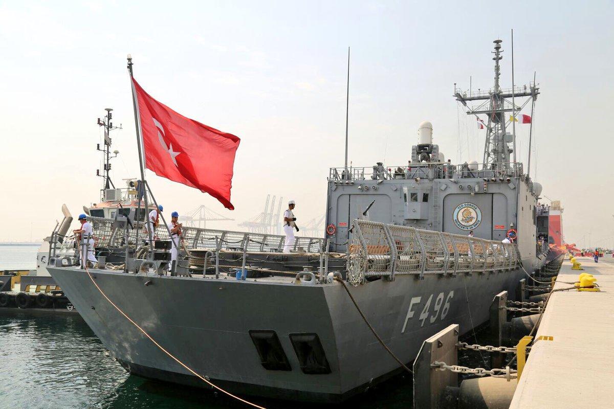 بالصور: فرقاطة تركية تصل الدوحة لإجراء مناورات بحرية مشتركة