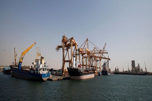 ميناء الحديدة يسيطر عليه الحوثيون
