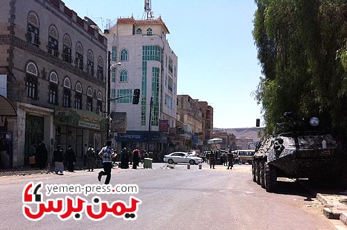 تصاعد مظاهر التوتر العسكري بصنعاء عقب انتهاء مهلة صالح للمعارضة