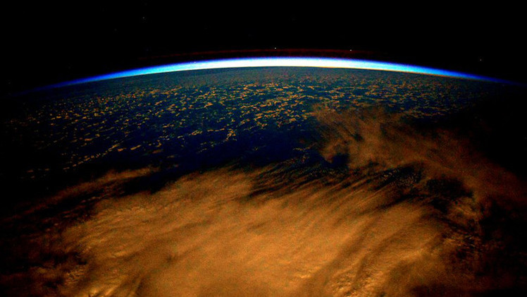 هكذا يبدو كوكب الأرض في هجعة الليل
