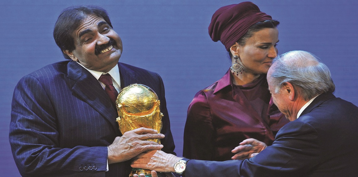 بلاتر يتهم ساركوزي بالمشاركة في فوز قطر غير الشرعي بتنظيم مونديال 2022 (فيديو)