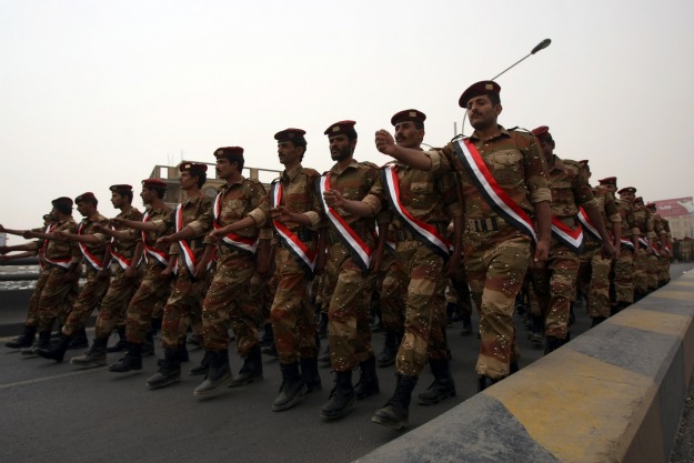 اليمن : وزارة الدفاع تبدأ تجنيد واسع للجنوبيين في صفوف الجيش