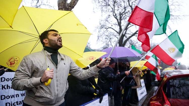 «الغارديان» البريطانية تكشف سبب الاحتجاجات في إيران