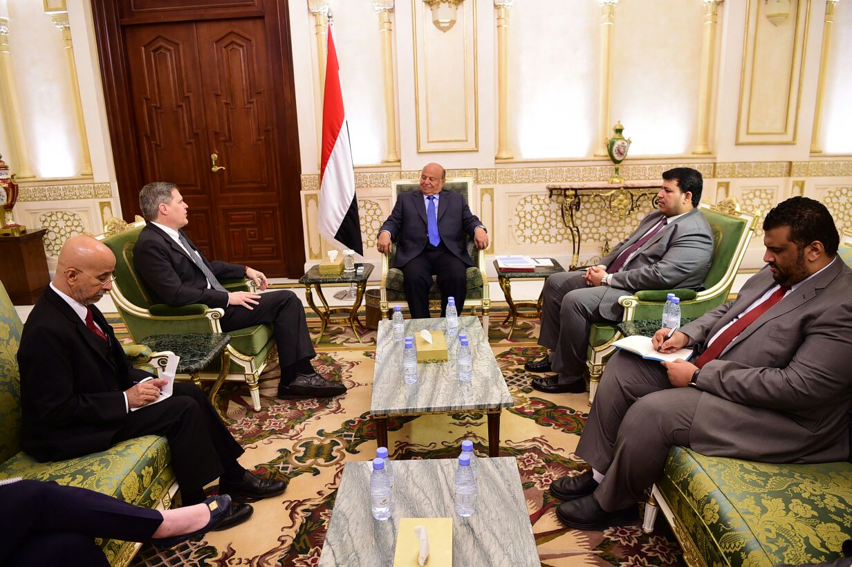 الرئيس هادي يطالب برفع الحظر عن سفر اليمنيين إلى الولايات المتحدة