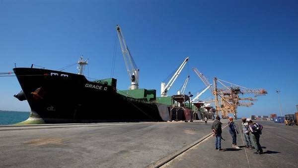 جماعة الحوثي تتهم التحالف بمنع سفن غذاء ومشتقات نفطية من الوصول إلى الحديدة