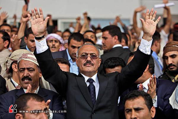الرئيس علي عبدالله صالح بين أنصاره في ميدان السبعين بصنعاء