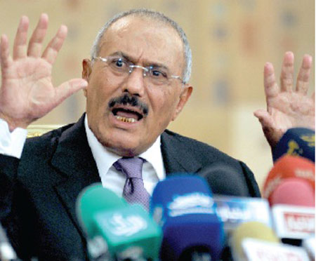 صالح ينتقد الرئيس هادي ويطالب بتغيير النظام ويتهم الحكومة بالفشل 