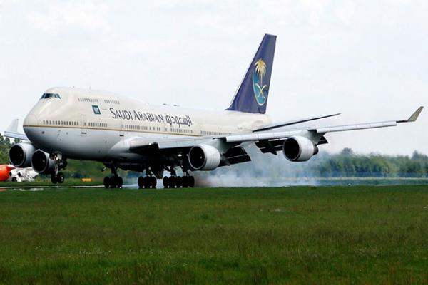 طائرة سعودية تنجو من كارثة محققة في هبوط اضطراري بمطار القاهرة