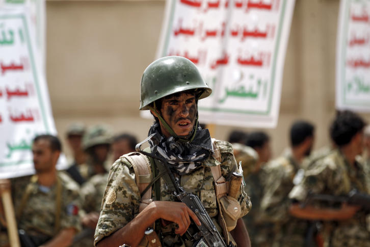 توجية عسكري «لعبدالله الحاكم» بإلزام مليشيا الحوثي بإرتداء زي الحرس الجمهوري والحرس الخاص بصنعاء