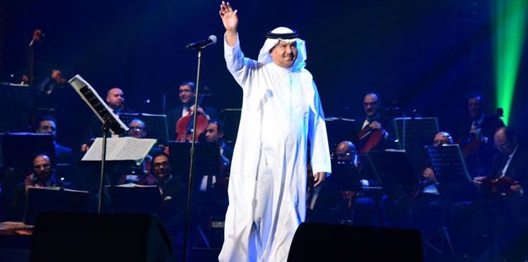 «أمير سعودي» يشن هجوماً عنيفاً على فنان العرب «محمد عبده»