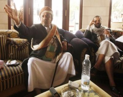 صادق الأحمر يعلن جاهزيته لمساعدة الدولة لإستعادة صعدة وقال ان الحوثي يقيم في أحد الجروف