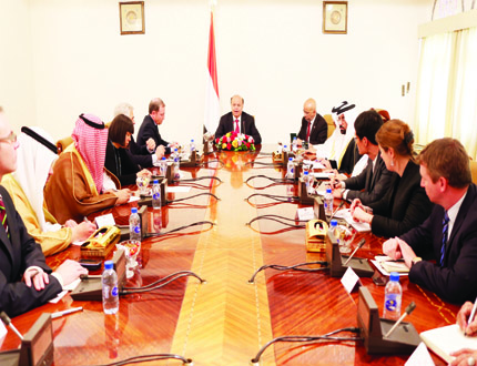 سفراء الدول العشر الراعية للمبادرة الخليجية خلال أحد لقاءاتها بر
