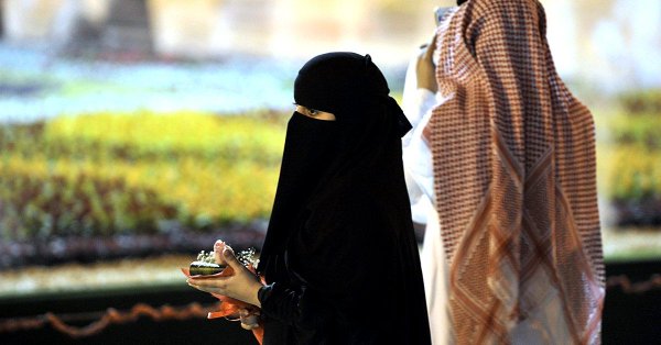 شروط غريبة يطلبها سعوديون مهرًا لتزويج بناتهم
