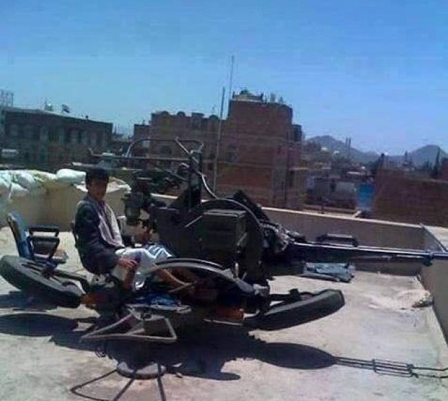 مصادر: منازل مقربين من اللواء محسن يتخذها الحوثي مقرات لقياداته وينصب على أسطحها المضادات الأرضية
