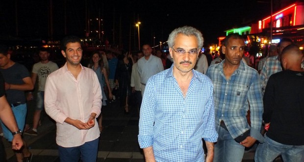 الوليد بن طلال ينهي عطلته في تركيا بـ«ألفين دولار» كبقشيش